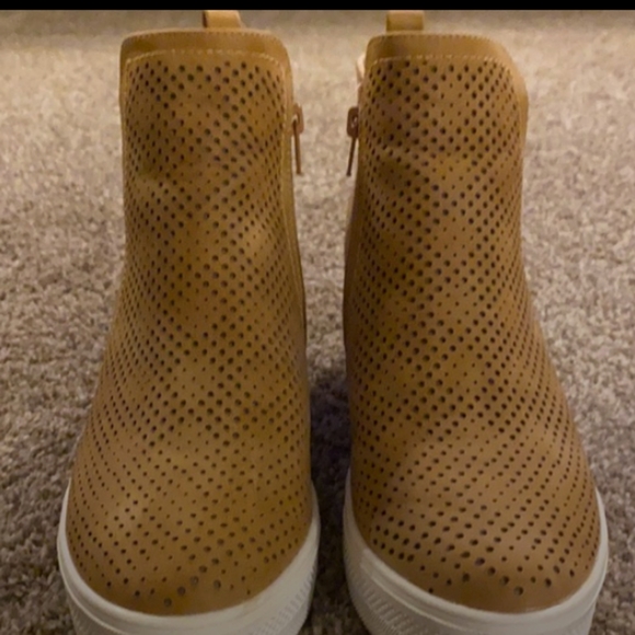 Wedged Boots Brown, size 7.5 - Picture 2 of 3